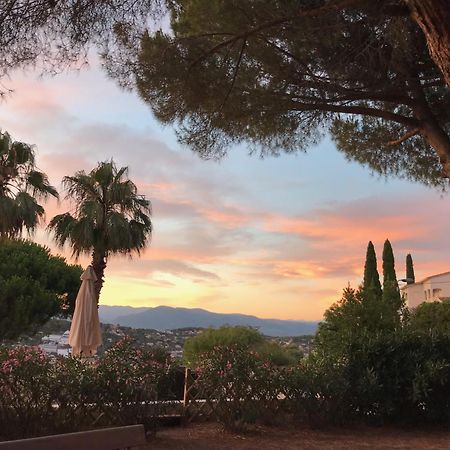 Haus Mit Garten Ueber Der Bucht Von Cannes 瓦洛里 外观 照片