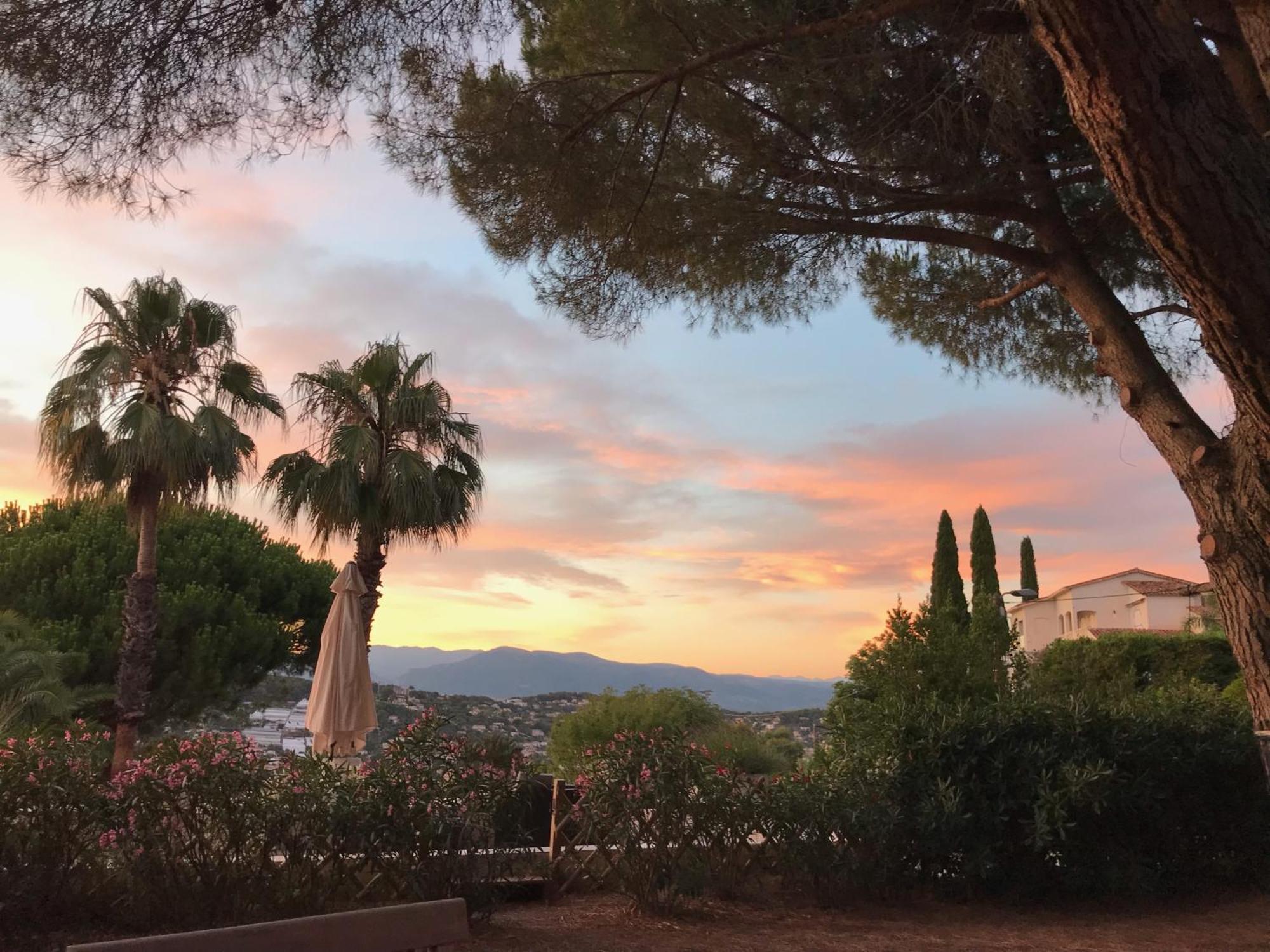 Haus Mit Garten Ueber Der Bucht Von Cannes 瓦洛里 外观 照片